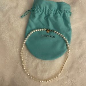 Tiffany & Co. Pearl necklace with silver clasp.